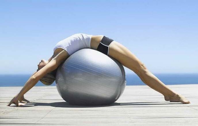 Exerciții de fitball cu osteocondroză toracică